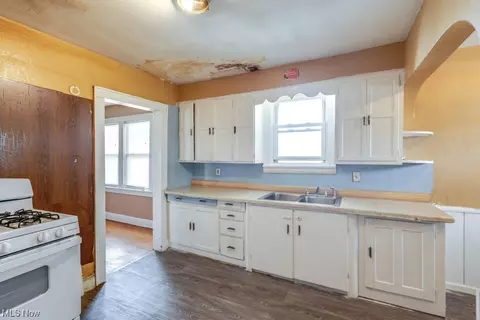 649 Patterson Ave, Akron, OH 44310 photo 2