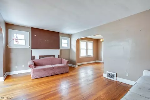 649 Patterson Ave, Akron, OH 44310 photo 6