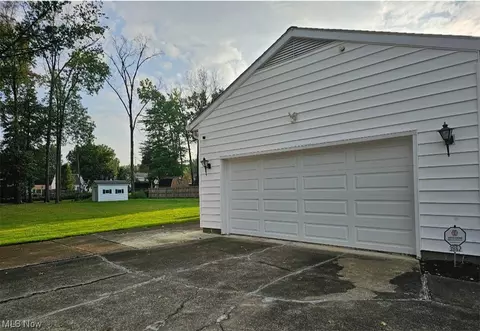 3962 Devon Dr, Warren, OH 44484 photo 4