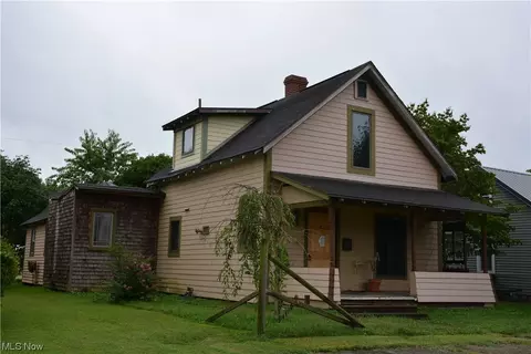 912 Fourth St, Saint Marys, WV 26170