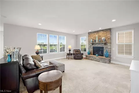 609 U S Grant St, Lagrange, OH 44050 photo 2