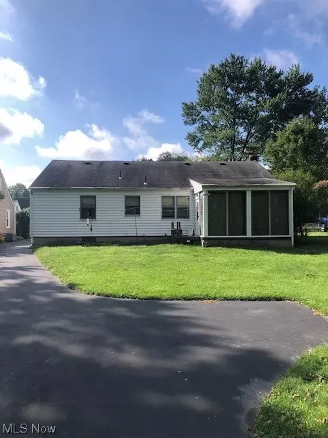 354 Wildwood Dr, Boardman, OH 44512 photo 3
