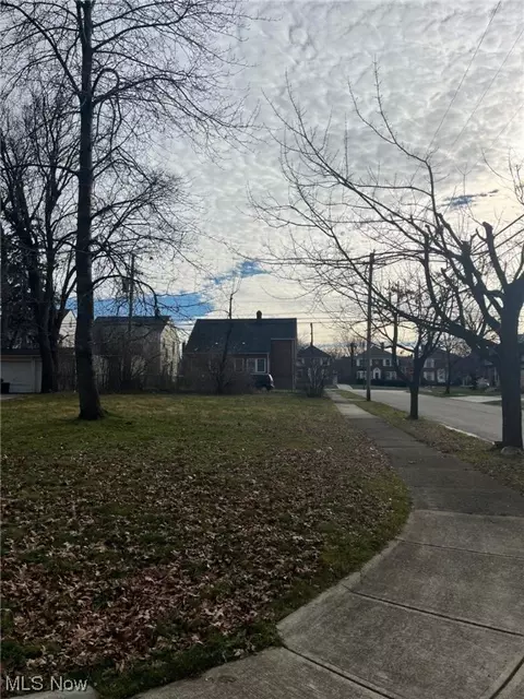 3580 Raymont Blvd, University Heights, OH 44118