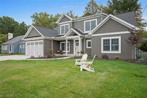 30611 Winston Dr, Bay Village, OH 44140