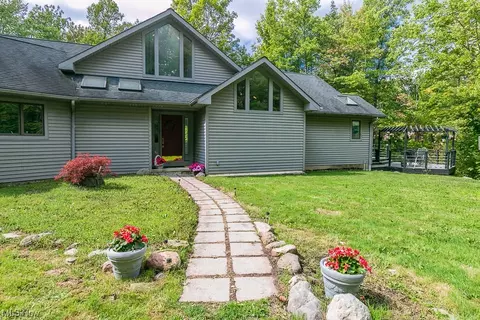 10720 Arrow Ln, Chardon, OH 44024