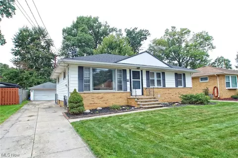 6222 Alexandria Dr, Parma Heights, OH 44130