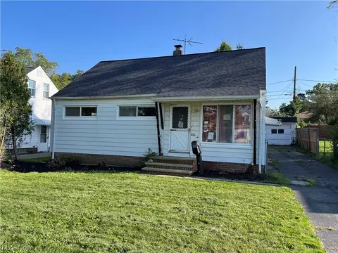 14814 Reddington Ave, Maple Heights, OH 44137
