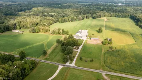 7838 Peck Rd, Ravenna, OH 44266