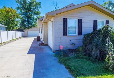 17511 Olive Ave, Lake Milton, OH 44429