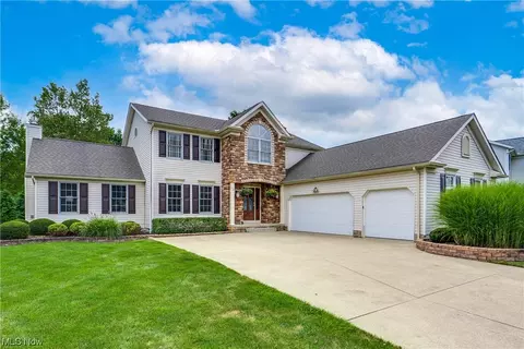 5675 Arlyne Ln, Medina, OH 44256