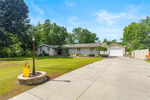 7300 Rolling Hills Dr, Canfield, OH 44406