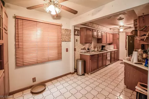 29947 Regent Rd, Wickliffe, OH 44092 photo 4