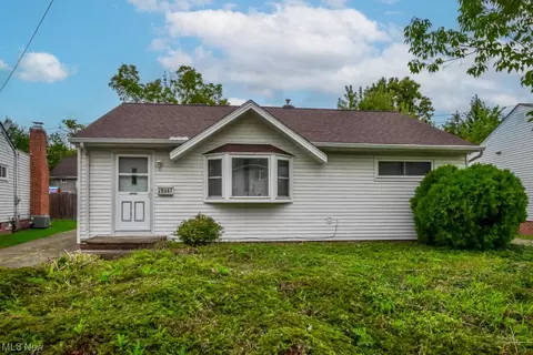 29947 Regent Rd, Wickliffe, OH 44092
