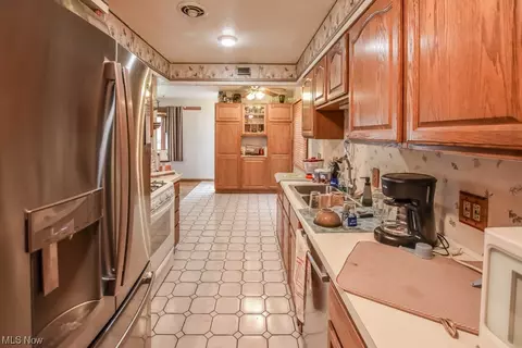 29947 Regent Rd, Wickliffe, OH 44092 photo 7