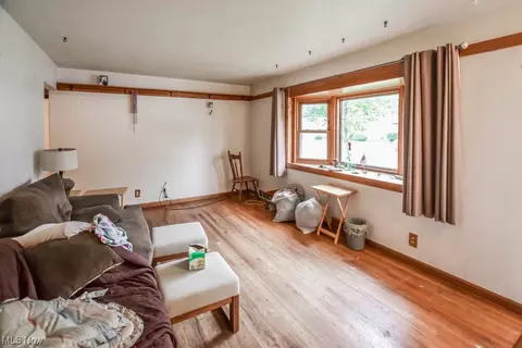 29947 Regent Rd, Wickliffe, OH 44092 photo 2