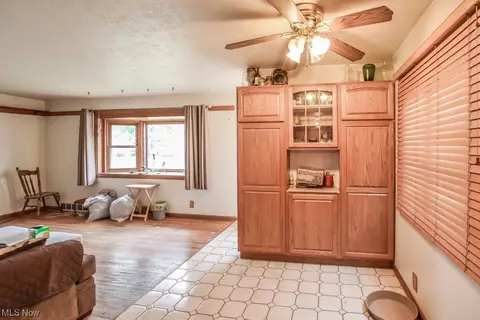 29947 Regent Rd, Wickliffe, OH 44092 photo 5