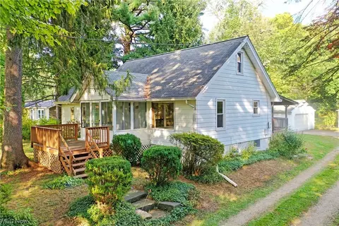 963 Howland Wilson Rd SE, Warren, OH 44484