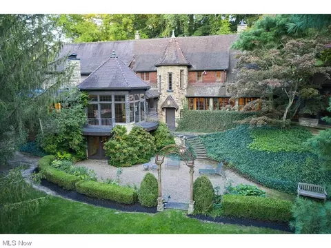 2514 Yellow Creek Rd, Akron, OH 44333