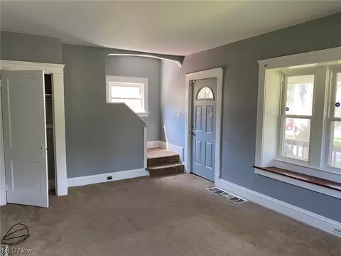 5239 Beech Ave, Maple Heights, OH 44137 photo 2