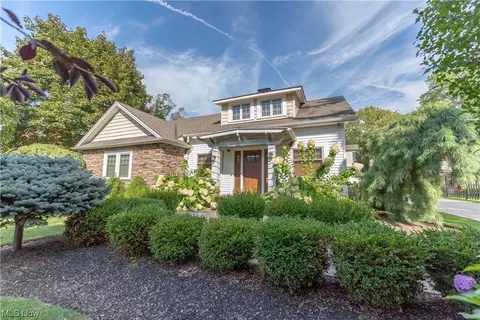 8999 Elm St, Kirtland, OH 44094