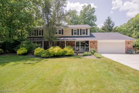 7826 Hermitage Rd, Concord, OH 44077