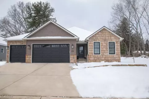 5026 Macy Ln, Canfield, OH 44406