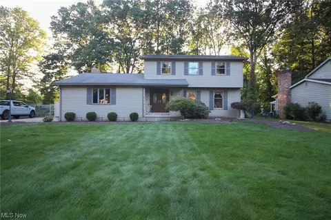 828 Squirrel Hill Dr, Youngstown, OH 44512