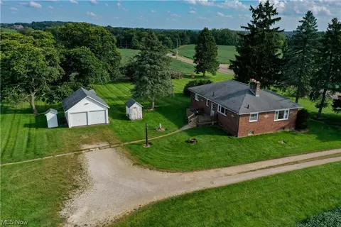 2820 Perry Dr NW, Canton, OH 44708 photo 1