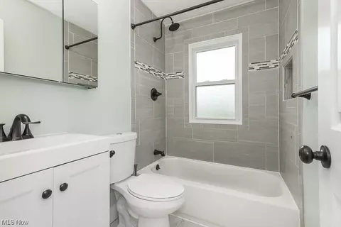 5465 Harmony Ln, Willoughby, OH 44094 photo 9