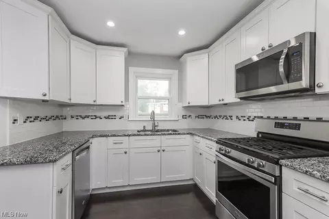 5465 Harmony Ln, Willoughby, OH 44094 photo 5