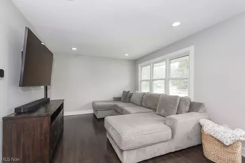 5465 Harmony Ln, Willoughby, OH 44094 photo 8