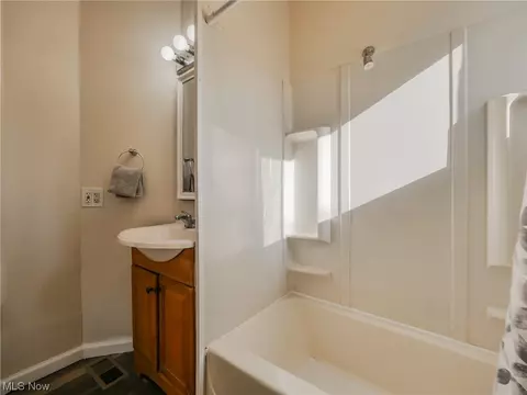 116 Taft Ave, Elyria, OH 44035 photo 9