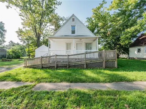 116 Taft Ave, Elyria, OH 44035 photo 1