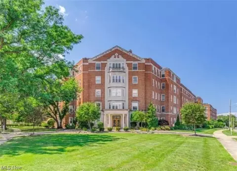 13800 Fairhill Rd #114, Shaker Heights, OH 44120