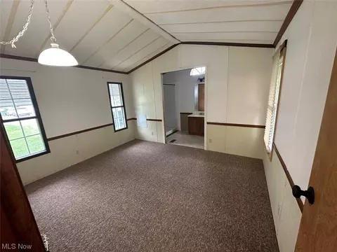 405 E Main St, Dalton, OH 44618 photo 5