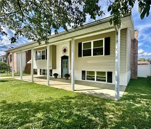 714 3rd St, Belpre, OH 45714