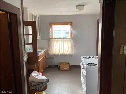 2436 E 28th St, Lorain, OH 44055 photo 8