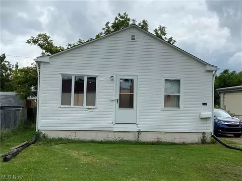 2436 E 28th St, Lorain, OH 44055 photo 2