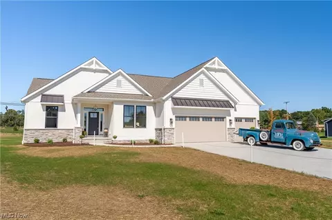 787 Fair Vista Circle St SW, Hartville, OH 44632
