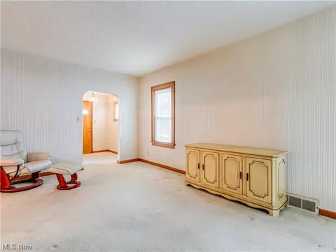 103 E Mapledale Ave, Akron, OH 44301 photo 5