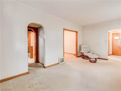 103 E Mapledale Ave, Akron, OH 44301 photo 8
