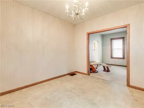 103 E Mapledale Ave, Akron, OH 44301 photo 9