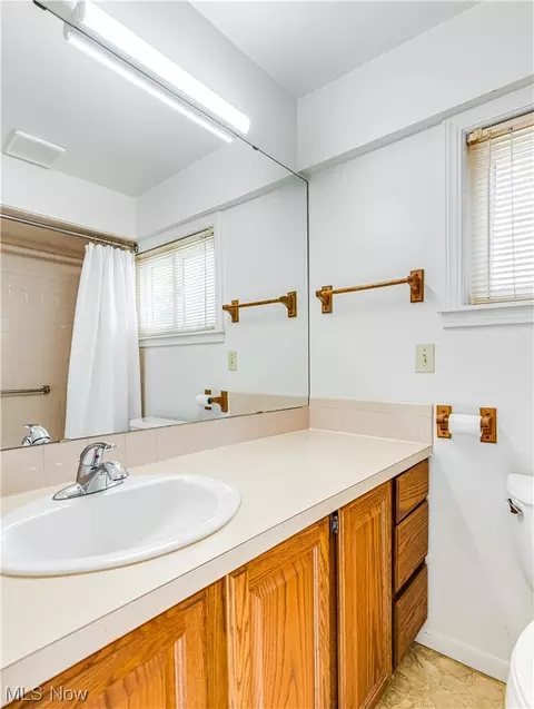 103 E Mapledale Ave, Akron, OH 44301 photo 4
