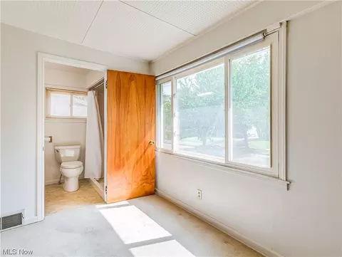 103 E Mapledale Ave, Akron, OH 44301 photo 2