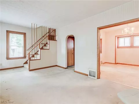 103 E Mapledale Ave, Akron, OH 44301 photo 7