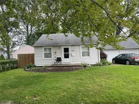 215 Beebe Ave, Elyria, OH 44035 photo 1