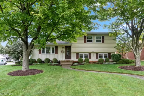 2406 Eastern Ave, Alliance, OH 44601