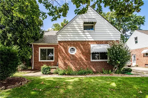 29605 Lake Shore Blvd, Willowick, OH 44095
