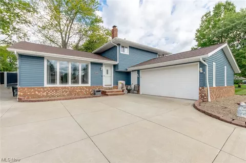 4737 Whiteoaks Dr, Brunswick, OH 44212