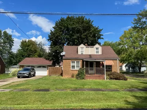 2345 Sussex St SE, Warren, OH 44484